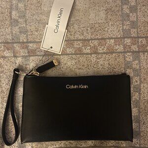 BNWT Calvin Klein Black Clutch Zip Wristlet